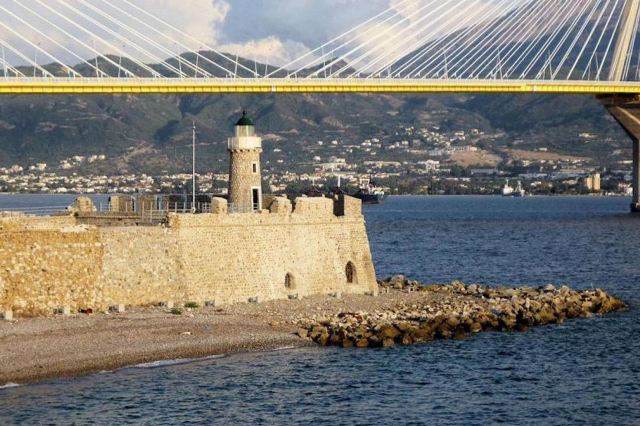 Antirrio fortress (Castelo di Roumeli) and bridge